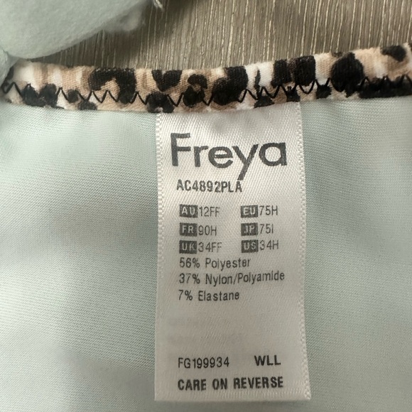 Two Sports Bras Size 34H-Support Your Girls - Picture 6 of 8